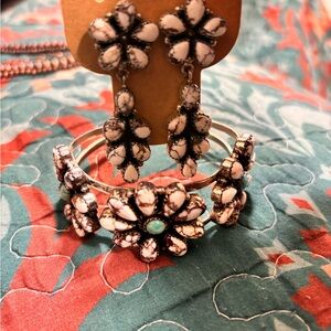 Floral Black and White Jewelry Set